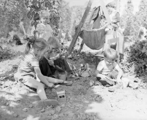 Harvest Prints: While their parents are hard at work hop-picking in the fields of worcestershire these