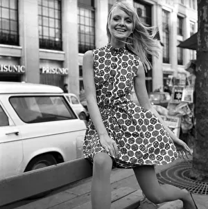 00075 Prints: When the Paris fashion shows start a little flowered number like this (right