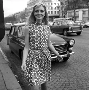 00076 Prints: When the Paris fashion shows start a little flowered number like this (right
