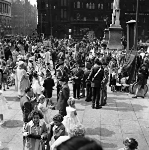 00594 Prints: Participants of the Manchester Whit Walksgather outside the town hall