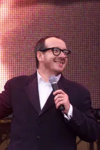 Party in the Park 1999. Elvis Costello Jul 99 performing to an audience of 100