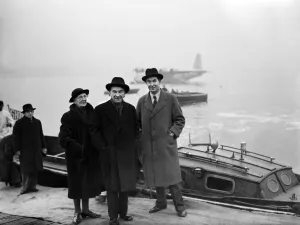 00474 Prints: Passengers about to board launch taking them to a BOAC trans atlantic Empire Flying boat