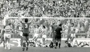 Pat Bonner Celtic goalkeeper Sport football Celtic Packy Bonner Celtic
