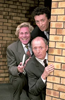 PAT CODD WITH JASPER CARROTT & ROBERT POWELL PEERING AROUND A WALL - 21 / 12 / 1996