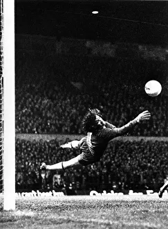 Pat Jennings Football Arsenal Nov 1977 dives to stop the ball during the Manchester