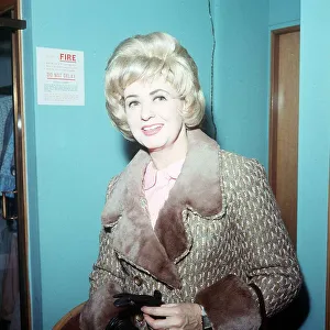 Pat Phoenix actress wears A blonde wig as a disguise Dbase MSI