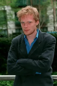 00139 Prints: Paul Bettany Actor April 1998 Who is staring in Linda La Plante