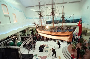 00592 Prints: Paul Daniels was unveiling the new Captain Cook Voyage World Map