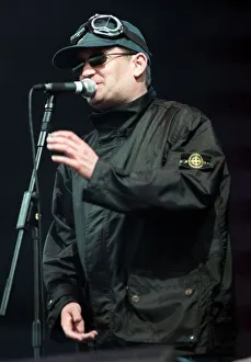 00163 Prints: Paul Heaton of the Beautiful South pictured on stage at T in the Park July 1999