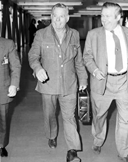 00691 Collection: Paul Red Adair Texas firefighter arrives at Heathrow Airport en route to Norway