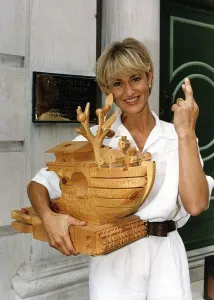 Paula Hamilton Model Outside The Italian Embassy DBase