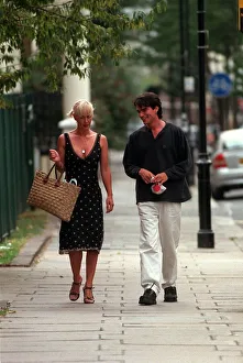 Paula Yates TV Presenter October 98 Walkng down street with her new lover Kingsley