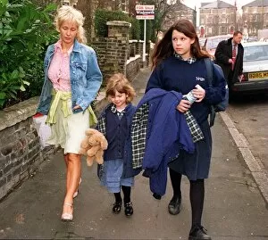 Images Dated 9th March 1996: PAULA YATES WALKS TWO OF HER DAUGHTERS FIFI TRIXABELLE AND PEACHES TO SCHOOL TODAY