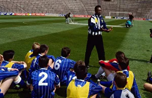 Footballers Prints: Pele coaching Victoria Drive schoolkids Glasgow June 1989