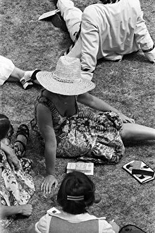 00961 Collection: People enjoying the Henley Regatta. River Thames, Henley-on-Thames, Oxfordshire