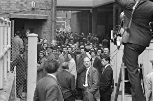Exhibitions Prints: People queuing to take a look at Mercury spacecraft Friendship 7