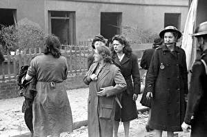 Nm20060306 Prints: People survey the damage from the bombings in Kings Cross after air raids on London in