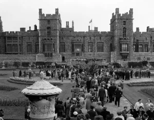 00986 Prints: Several hundred people went to Windsor Castle today to listen to the bands playing