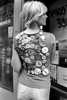 Images Dated 6th January 1981: People: Woman: Janine Andrews model, with badges from the Badge Shop in Convent Garden