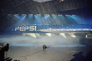 01158 Prints: Pepsi launch its new blue can. Air France paint one of its Concorde