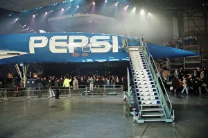 01158 Prints: Pepsi launch its new blue can. Air France paint one of its Concorde