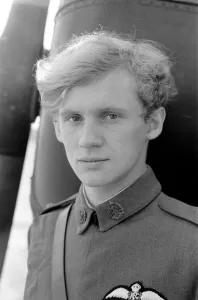 Peter Firth on the set of Aces High, the story of the Royal Flying Corps