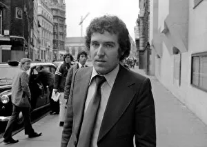 Images Dated 29th March 1976: Peter Hain 1976 Picvtured outside the Old Bailey