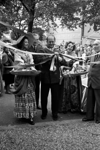 Peter Scott opens Bird Walk, Battersea Festival Gardens. May 1952 C2744