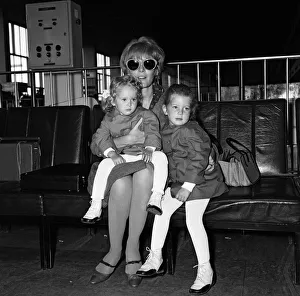 00900 Prints: Petula Clark and her children Catherine (2 years) and Barbara (3 years