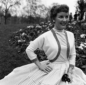 00899 Prints: Petula Clark modelling a white bolero. 1st June 1955