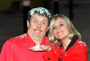 Webpix2005 Prints: Phil Cool comedian and actress Susan Penhaligon Nov 1990 covered in snow