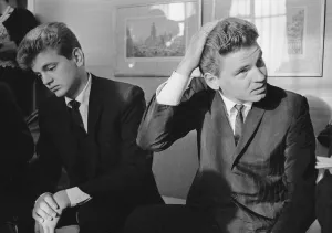 Phil (left) and Don Everly, American singing duo The Everly Brothers