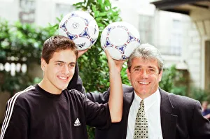 Adidas Prints: Photocall - Addidas - Kevin Keegan with young football players, stars of the future
