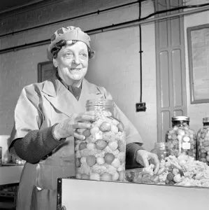 Pickle Packers: Pickle packers placing onions in jars. 1954 A156-001