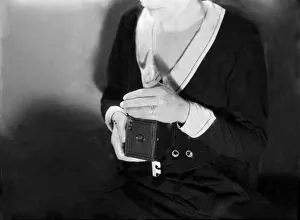 Light Prints: PICTURE 5 of the 14 SEQUENCE. The Box Camera - a series of pictures demonstrating how