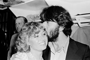 00998 Prints: Picture shows Dustin Hoffman (left) and Elaine Paige (right)
