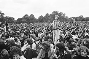 Picture shows the huge audience at London Hyde Park for a concert by Don Mclean - America
