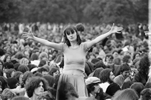 Picture shows the huge audience at London Hyde Park for a concert by Don Mclean - America