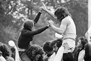 01205 Prints: Picture shows the huge audience at London Hyde Park for a concert by Don Mclean - America
