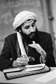Images Dated 11th November 1985: Picture shows Yusuf Islam speaking at Reading University on the 11th November 1985