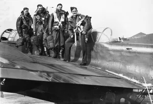 01433 Prints: Pilots and crew of the Royal Air Force which attacked the German cruiser Lutzow off