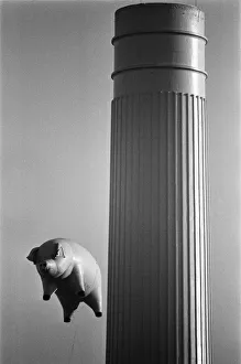 pink floyd inflatable flying pig battersea power station london filming Trending Item 4