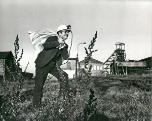 00173 Prints: Pitman Wilf Barnes takes the last bag of coal from Burradon Colliery November 1975