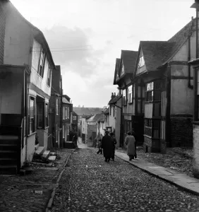 00041 Prints: Places: England: Rye. General Street scene in and a round The Sussex town of Rye