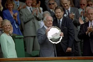 Images Dated 22nd June 1992: Former player and commentator Don Maskell receives a trophy from the Duchess of Kent at