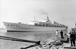 Marine Prints: P&O Liner Oriana setting sail from Southampton for Australia after a 15 day