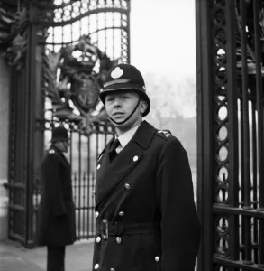 00023 Prints: Policeman on guard at the gates of Buckingham Palace February 1953 D855-001