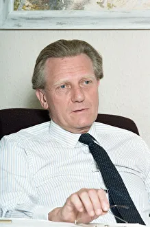01300 Prints: Politician Michael Heseltine promoting his book The Challenge of Europe