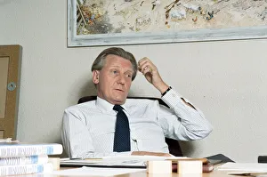 01300 Prints: Politician Michael Heseltine promoting his book The Challenge of Europe