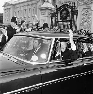 00053 Prints: Politics: Wilson and Heath. Ted Heath leaves Palace after being sworn in as the new Prime